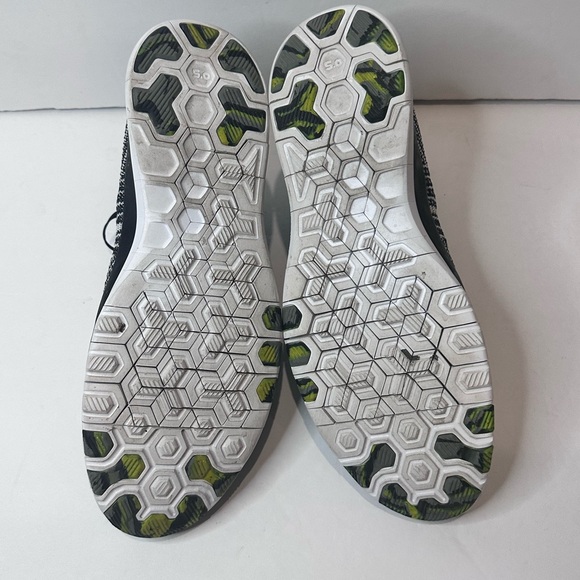 Women’s Nike Free Run Black and White Knit Sneakers - Picture 3 of 10